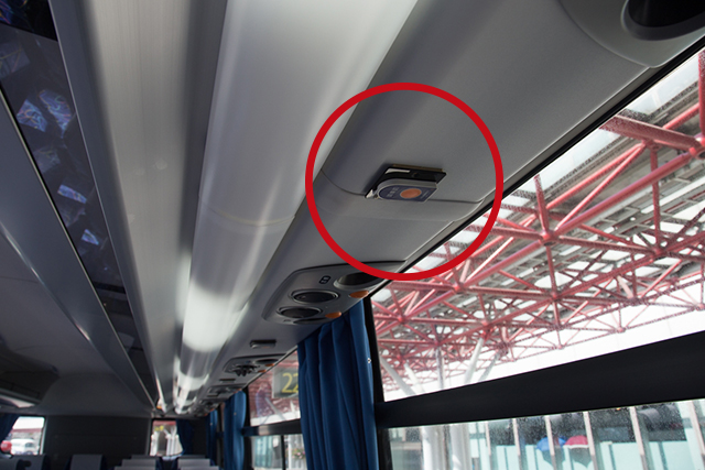 Get off at "MITSUI OUTLET PARK". When getting off the train, a bell will ring above your head.