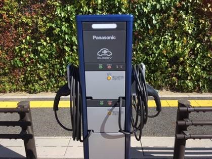 電気自動車充電スタンド