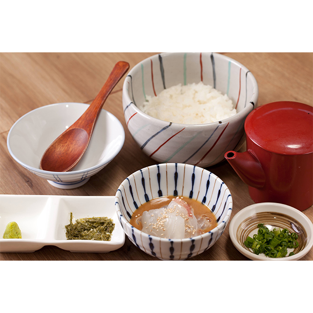 真鯛の胡麻茶漬け/新鮮な真鯛が胡麻茶の風味と調和し、口の中で踊るような味わい!