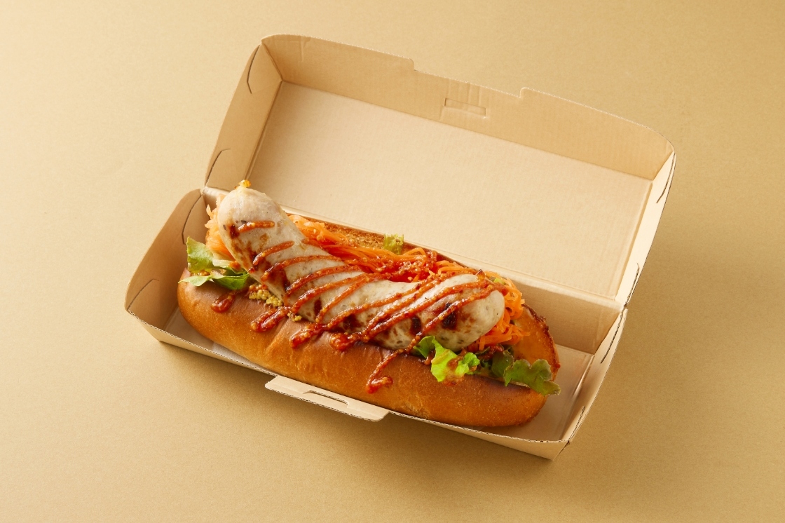 自家製ソーセージのホットドッグ