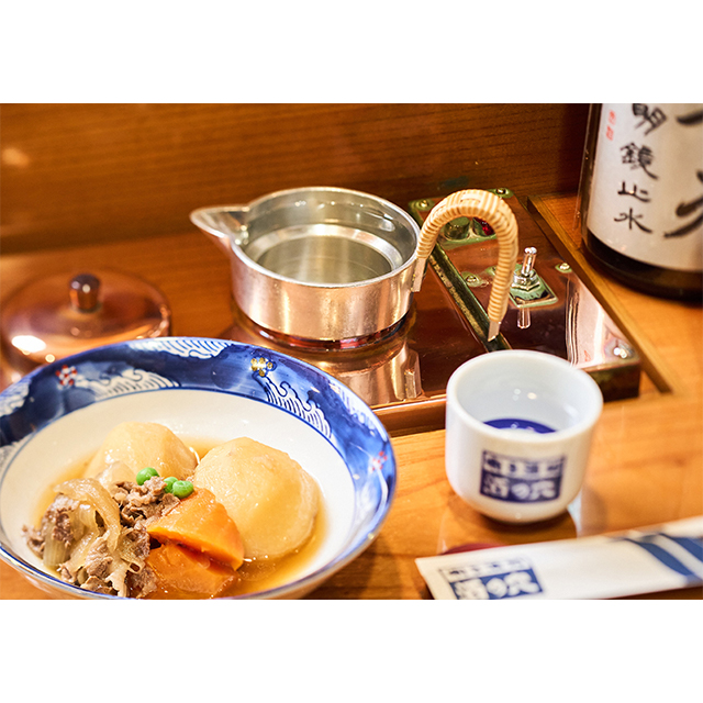 肉じゃがとチロリ(酒の穴)